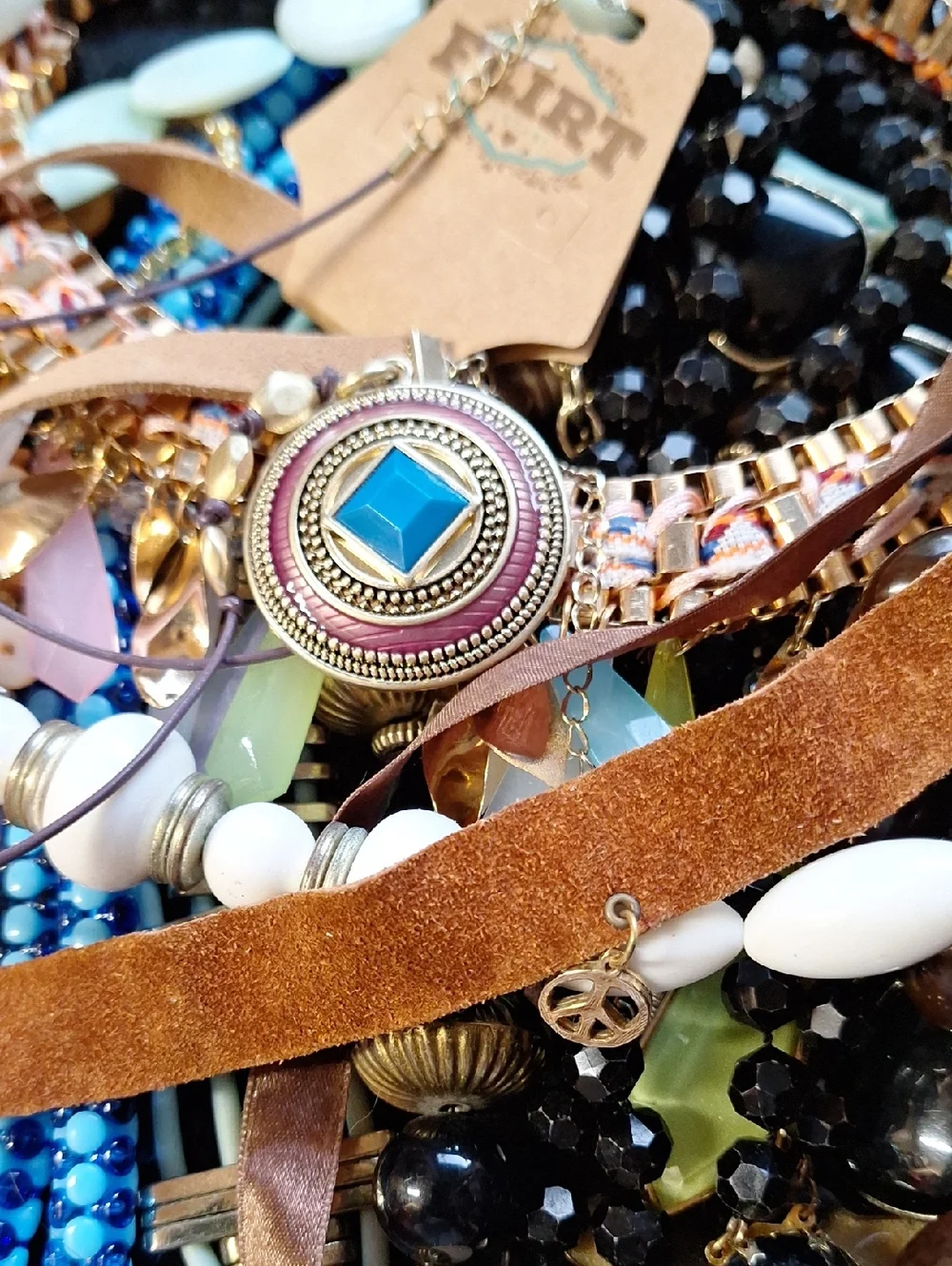 40 LOT NECKLACES & BRACELETS Bundles Bohemian Hippie FLIRT GREAT Variety
